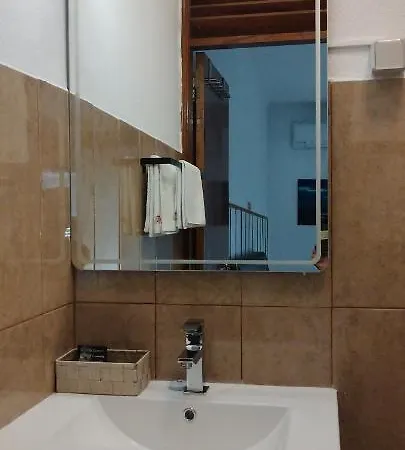 招待所 Lagoas 塔维拉